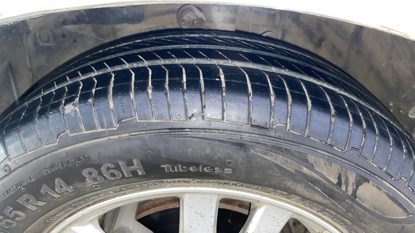 2015 Honda Brio VX AT, Petrol, Automatic, 66,583 km, Left Front Tyre Tread