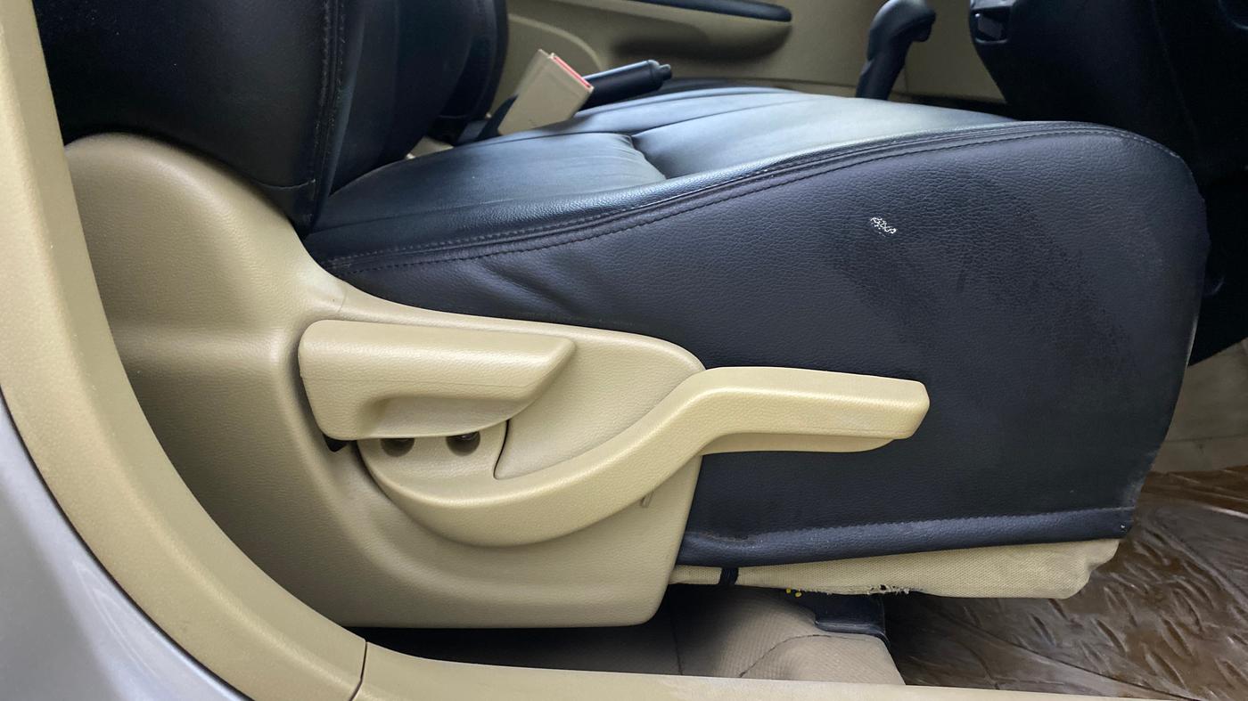 2015 Honda Brio VX AT, Petrol, Automatic, 66,583 km, Driver Side Adjustment Panel