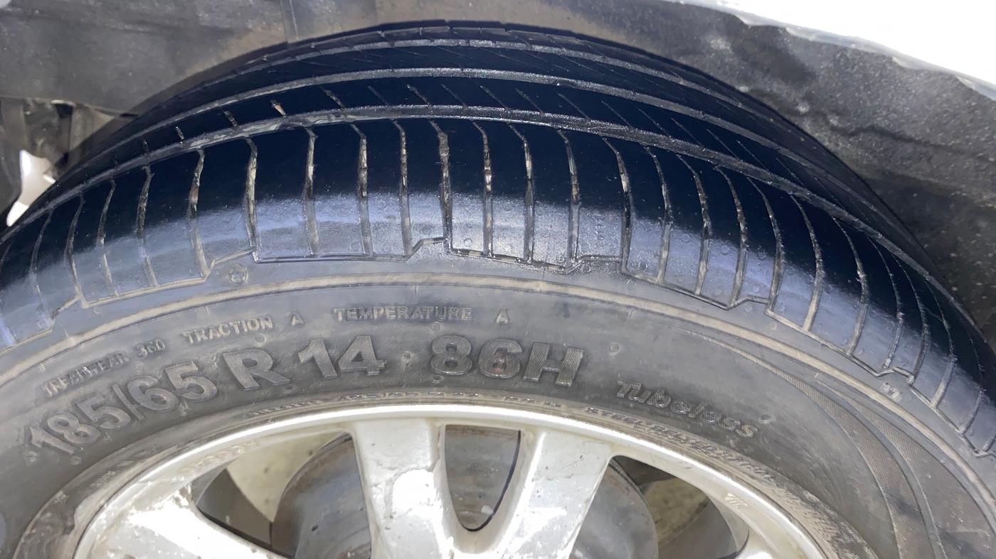 2015 Honda Brio VX AT, Petrol, Automatic, 66,583 km, Right Rear Tyre Tread