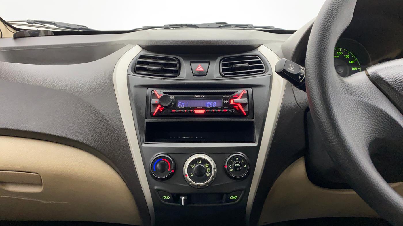 2015 Hyundai Eon ERA PLUS, Petrol, Manual, 49,677 km, Centre Console