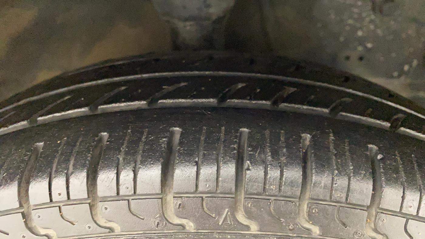 2015 Hyundai Eon ERA PLUS, Petrol, Manual, 49,677 km, Right Front Tyre Tread