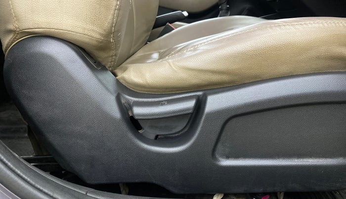 2016 Hyundai Elite i20 MAGNA 1.2, Petrol, Manual, 37,637 km, Driver Side Adjustment Panel