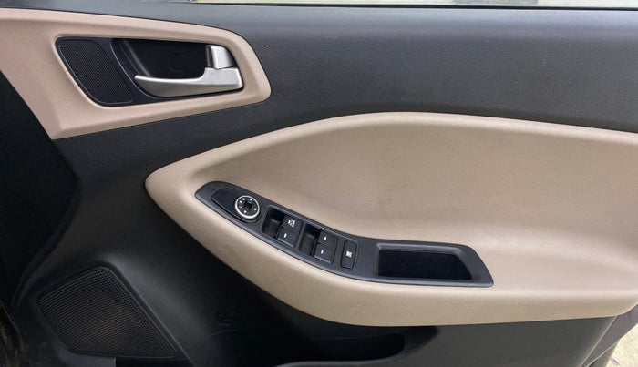 2016 Hyundai Elite i20 MAGNA 1.2, Petrol, Manual, 37,637 km, Driver Side Door Panels Control