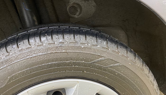 2016 Hyundai Elite i20 MAGNA 1.2, Petrol, Manual, 37,637 km, Right Rear Tyre Tread