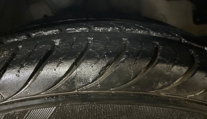 2017 Hyundai Eon ERA +, Petrol, Manual, 28,643 km, Right Front Tyre Tread