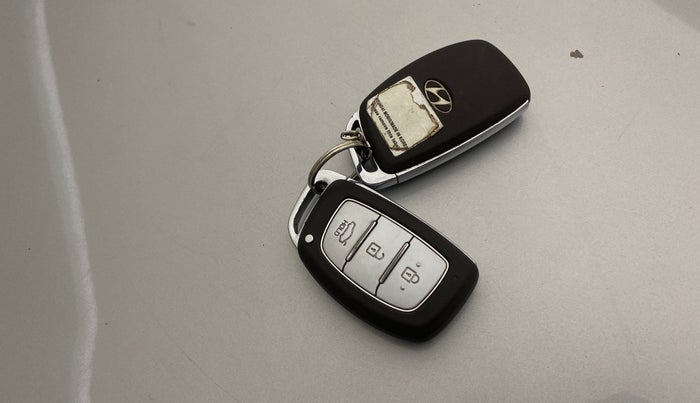 2016 Hyundai Grand i10 ASTA AT 1.2 KAPPA VTVT, Petrol, Automatic, 26,630 km, Key Close Up