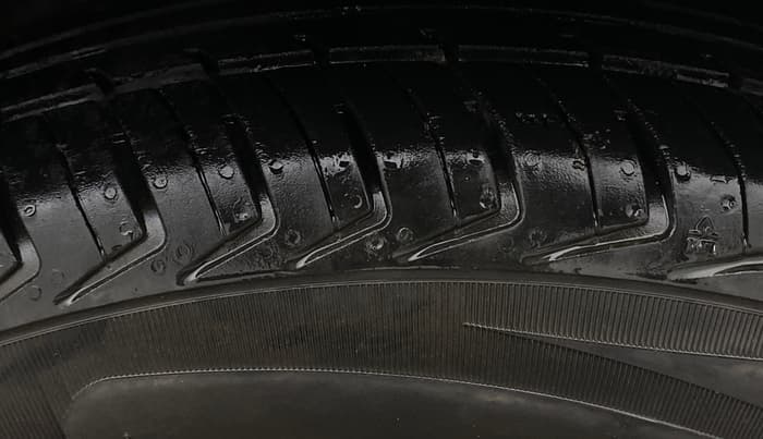 2019 Renault Kwid RXL, Petrol, Manual, 66,055 km, Right Front Tyre Tread
