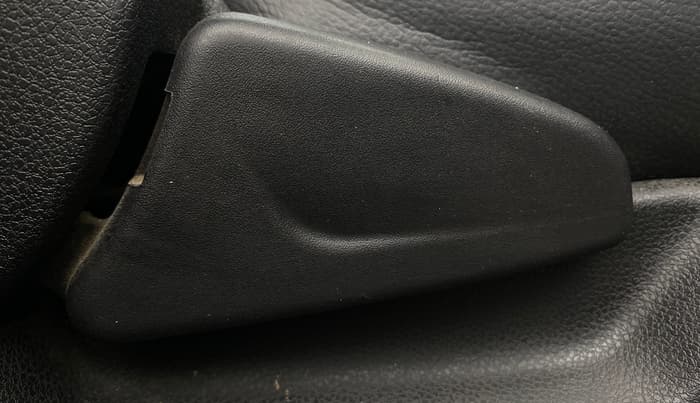 2019 Renault Kwid RXL, Petrol, Manual, 66,055 km, Driver Side Adjustment Panel