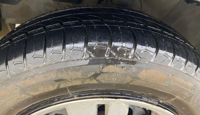 2015 Honda City 1.5L I-DTEC SV, Diesel, Manual, 1,43,980 km, Left Front Tyre Tread