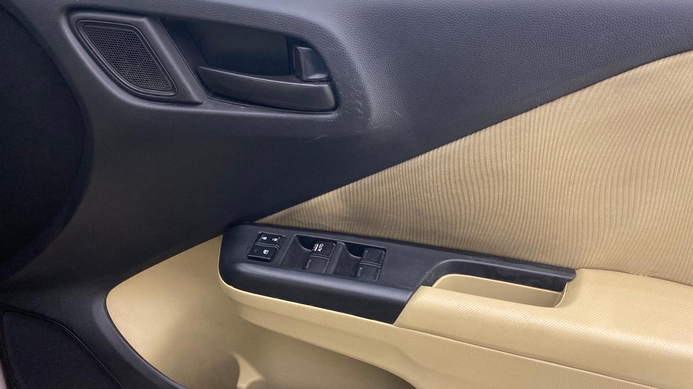 2015 Honda City 1.5L I-DTEC SV, Diesel, Manual, 1,44,016 km, Driver Side Door Panels Control