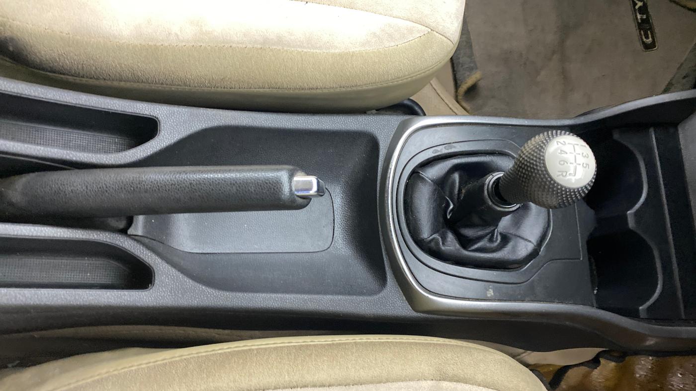 2015 Honda City 1.5L I-DTEC SV, Diesel, Manual, 1,44,016 km, Gear Lever