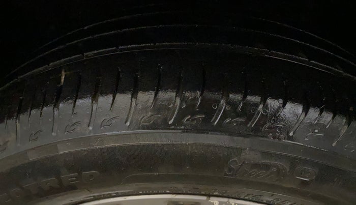 2017 Maruti Vitara Brezza ZDI, Diesel, Manual, 80,118 km, Left Front Tyre Tread