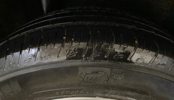 2017 Maruti Vitara Brezza ZDI, Diesel, Manual, 80,118 km, Right Rear Tyre Tread