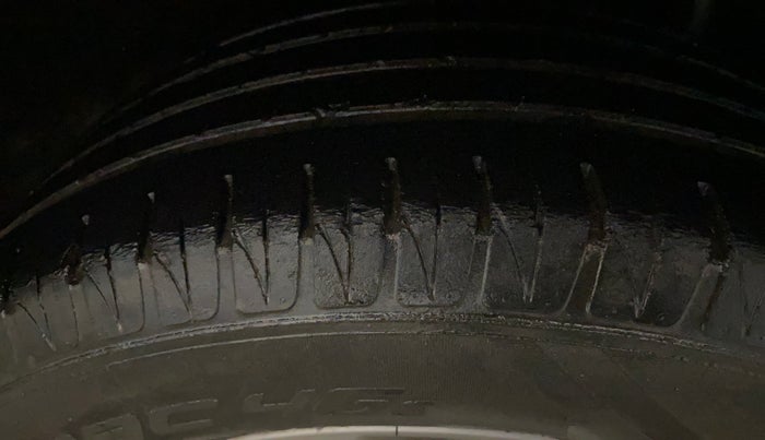 2017 Maruti Vitara Brezza ZDI, Diesel, Manual, 80,118 km, Left Rear Tyre Tread