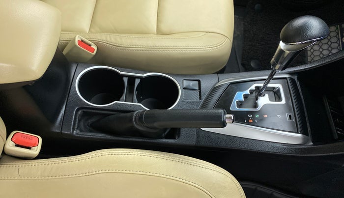 2017 Toyota Corolla Altis VL AT, CNG, Automatic, 96,186 km, Gear Lever
