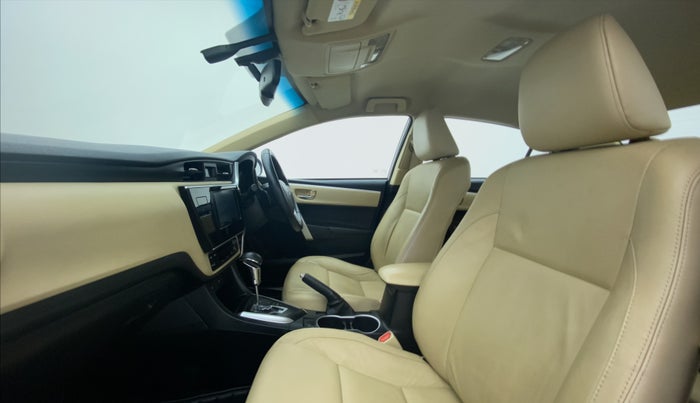 2017 Toyota Corolla Altis VL AT, CNG, Automatic, 96,186 km, Right Side Front Door Cabin