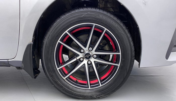 2017 Toyota Corolla Altis VL AT, CNG, Automatic, 96,186 km, Right Front Wheel