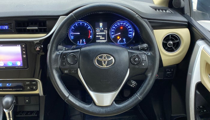 2017 Toyota Corolla Altis VL AT, CNG, Automatic, 96,186 km, Steering Wheel Close Up