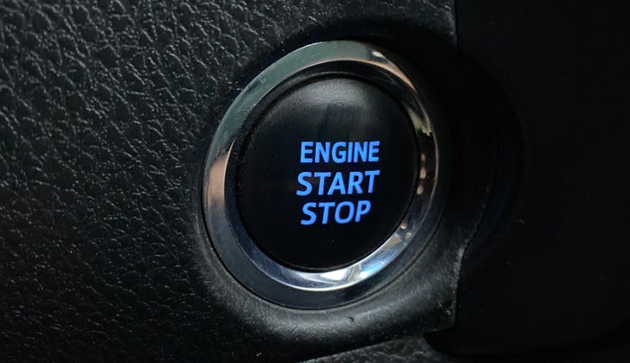 2017 Toyota Corolla Altis VL AT, CNG, Automatic, 96,186 km, Keyless Start/ Stop Button