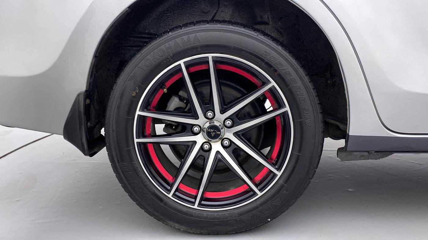 2017 Toyota Corolla Altis VL AT, CNG, Automatic, 96,186 km, Right Rear Wheel