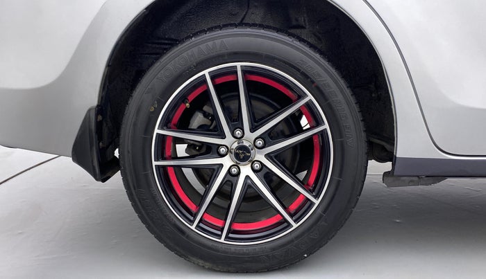 2017 Toyota Corolla Altis VL AT, CNG, Automatic, 96,186 km, Right Rear Wheel