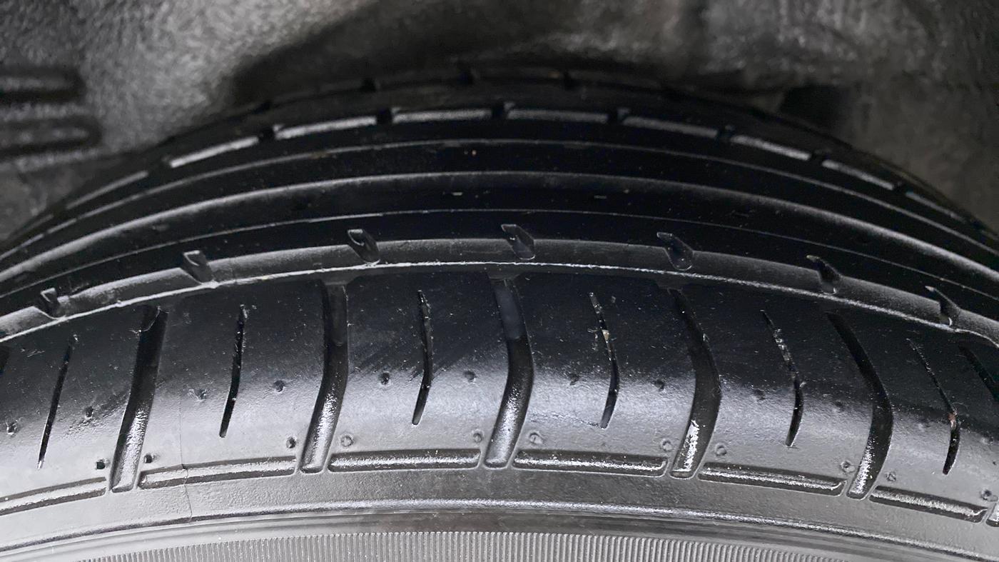 2017 Toyota Corolla Altis VL AT, CNG, Automatic, 96,186 km, Right Rear Tyre Tread