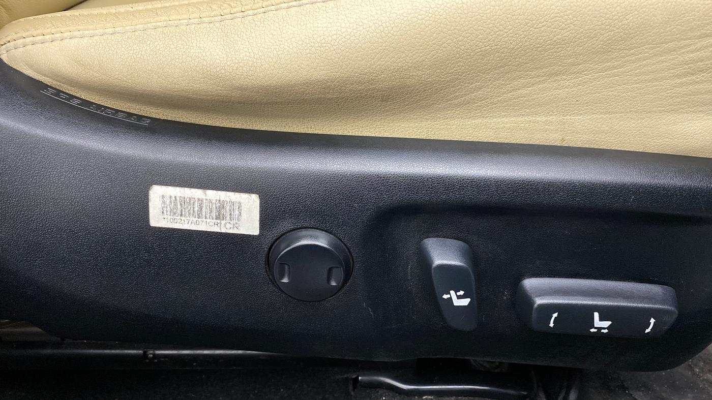 2017 Toyota Corolla Altis VL AT, CNG, Automatic, 96,186 km, Driver Side Adjustment Panel
