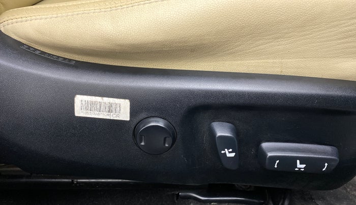 2017 Toyota Corolla Altis VL AT, CNG, Automatic, 96,186 km, Driver Side Adjustment Panel