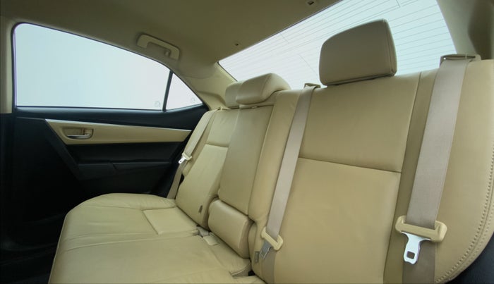 2017 Toyota Corolla Altis VL AT, CNG, Automatic, 96,186 km, Right Side Rear Door Cabin