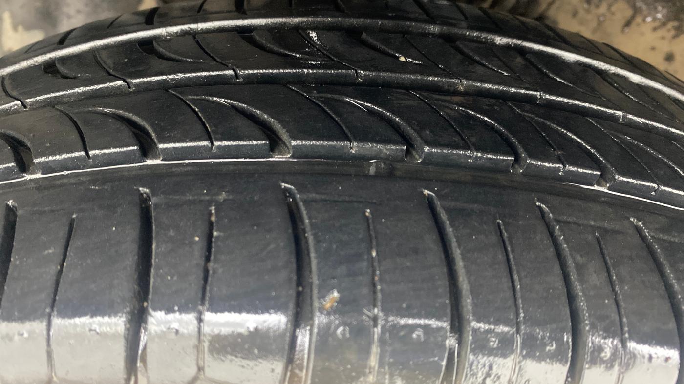 2017 Hyundai Elite i20 SPORTZ 1.2, Petrol, Manual, 1,02,976 km, Left Front Tyre Tread