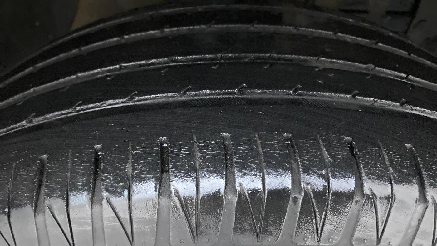 2020 Maruti Vitara Brezza ZXI, Petrol, Manual, 32,136 km, Right Front Tyre Tread