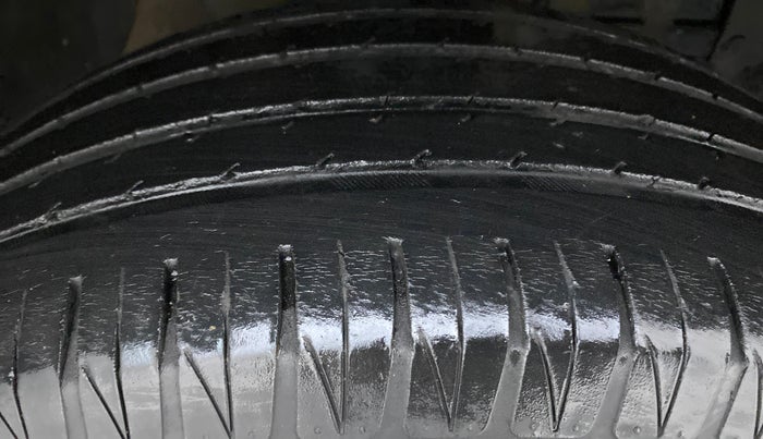 2020 Maruti Vitara Brezza ZXI, Petrol, Manual, 32,136 km, Right Front Tyre Tread