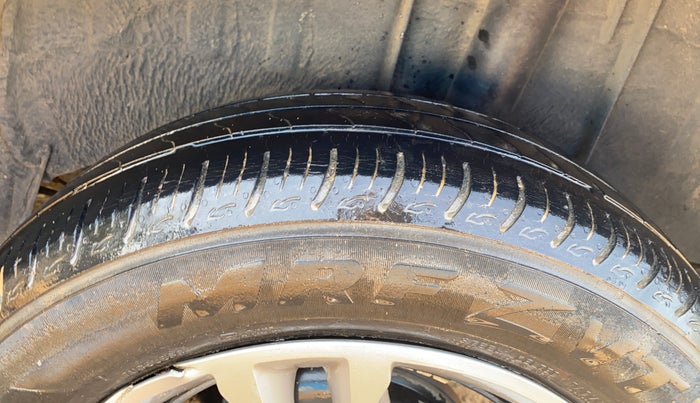 2020 Renault TRIBER RXZ, Petrol, Manual, 40,968 km, Left Rear Tyre Tread