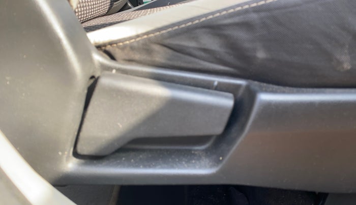 2020 Renault TRIBER RXZ, Petrol, Manual, 40,968 km, Driver Side Adjustment Panel