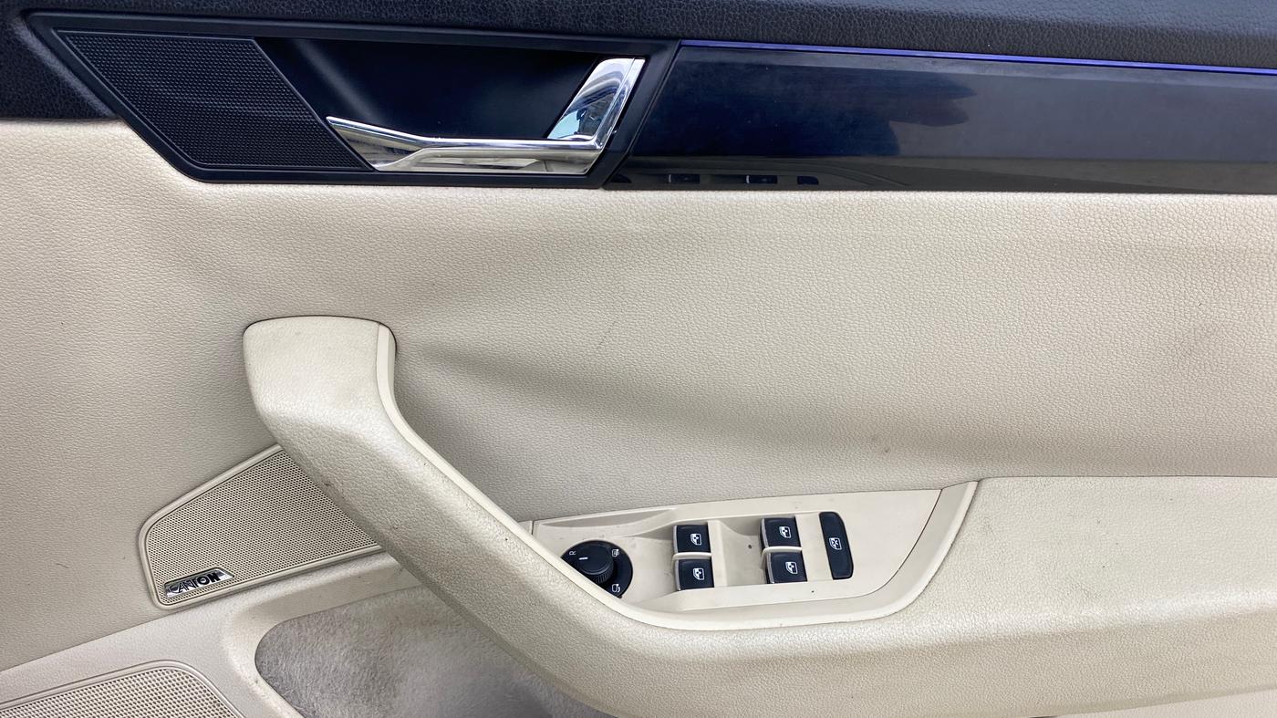 2016 Skoda Superb L&K 1.8 TSI AT, Petrol, Automatic, 50,102 km, Driver Side Door Panels Control