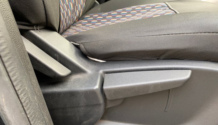 2023 MG ASTOR SUPER 1.5 MT, Petrol, Manual, 81,227 km, Driver Side Adjustment Panel