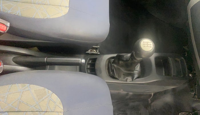 2012 Maruti Wagon R 1.0 VXI, CNG, Manual, 64,965 km, Gear Lever