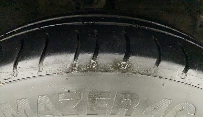 2011 Hyundai i10 SPORTZ 1.2, Petrol, Manual, Right Front Tyre Tread