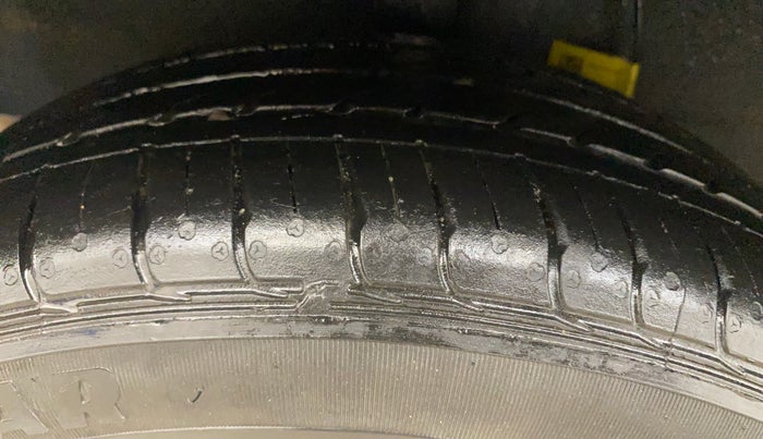 2022 Hyundai GRAND I10 NIOS MAGNA CORPORATE EDITION 1.2 KAPPA VTVT, Petrol, Manual, 23,054 km, Right Rear Tyre Tread