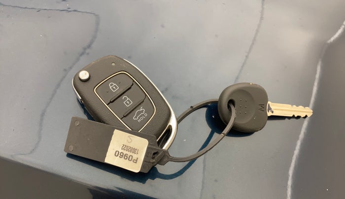 2022 Hyundai GRAND I10 NIOS MAGNA CORPORATE EDITION 1.2 KAPPA VTVT, Petrol, Manual, 23,054 km, Key Close Up