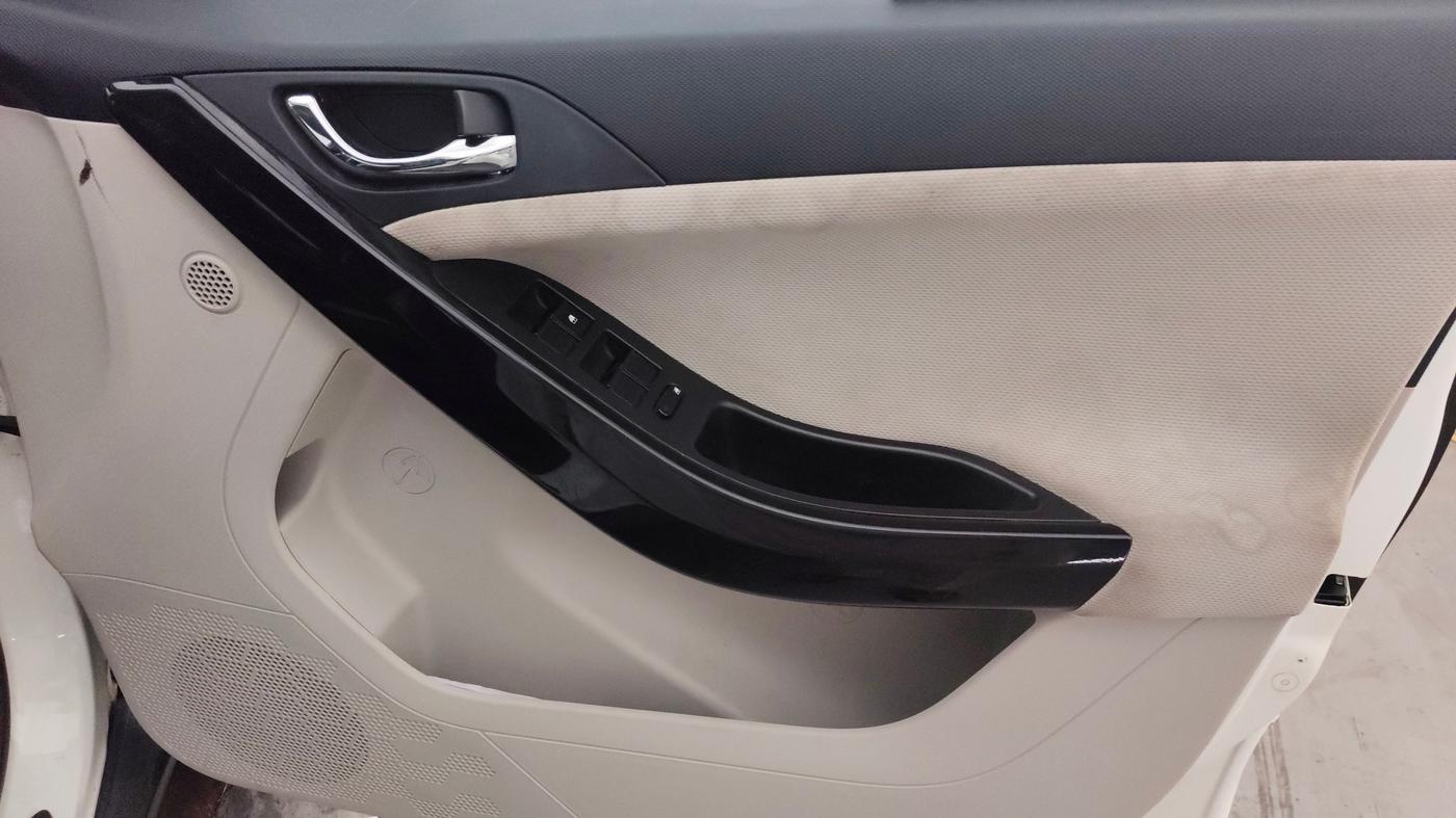 2023 Tata NEXON XZA PLUS PETROL, Petrol, Automatic, 45,779 km, Driver Side Door Panels Control