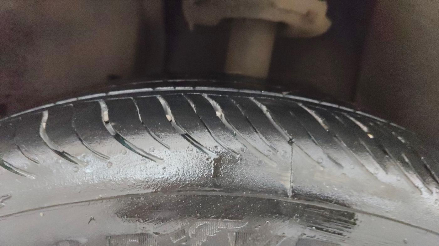 2023 Tata NEXON XZA PLUS PETROL, Petrol, Automatic, 45,779 km, Left Front Tyre Tread