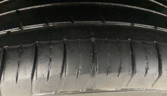 2020 Renault Duster RXZ 1.3 TURBO PETROL MT, Petrol, Manual, 47,967 km, Right Rear Tyre Tread