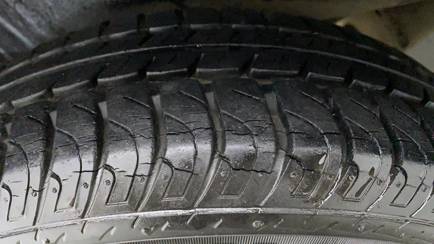 2016 Maruti Wagon R 1.0 VXI AMT, Petrol, Automatic, 59,424 km, Left Front Tyre Tread