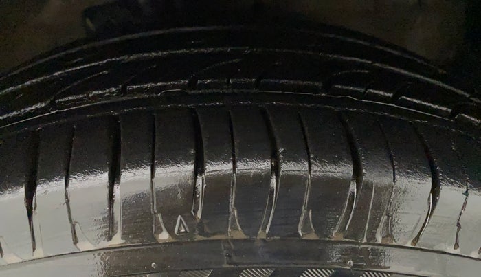 2017 Maruti Celerio VXI CNG, CNG, Manual, 48,726 km, Left Front Tyre Tread