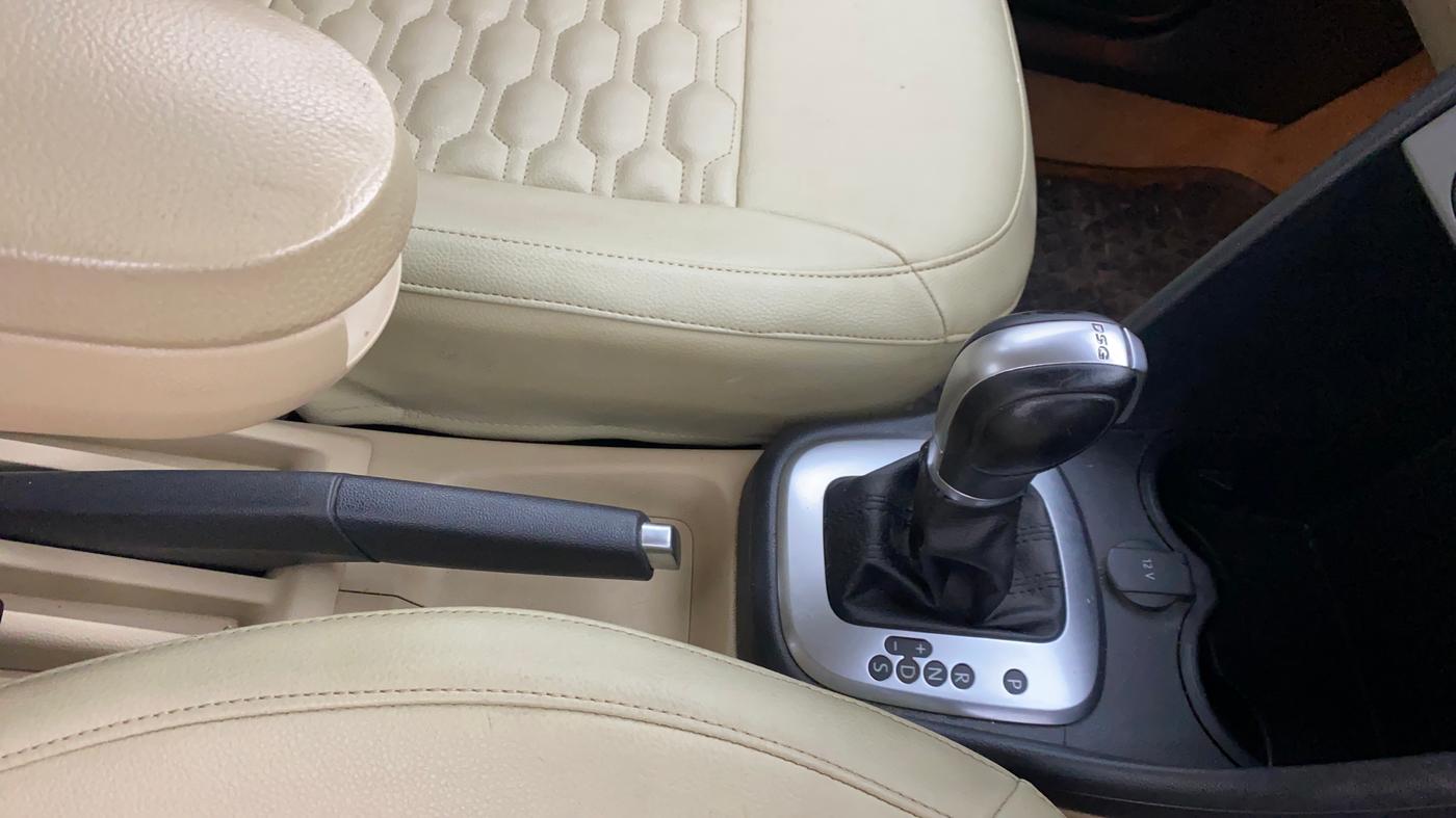 2019 Volkswagen Ameo HIGHLINE PLUS 1.5L AT 16 ALLOY, Diesel, Automatic, 59,663 km, Gear Lever