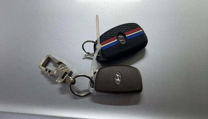 2021 Hyundai VENUE SX PLUS 1.0 TURBO DCT, Petrol, Automatic, 43,454 km, Key Close Up