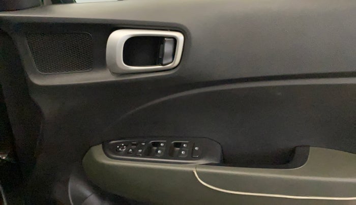 2021 Hyundai VENUE SX PLUS 1.0 TURBO DCT, Petrol, Automatic, 43,454 km, Driver Side Door Panels Control