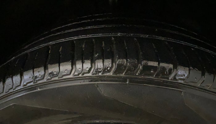 2021 Hyundai VENUE SX PLUS 1.0 TURBO DCT, Petrol, Automatic, 43,454 km, Right Front Tyre Tread