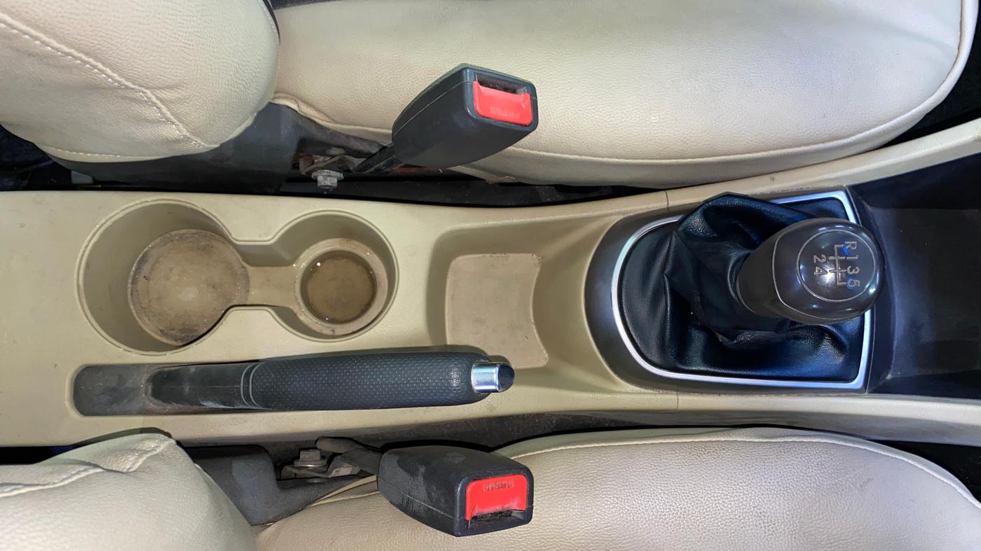 2016 Hyundai Verna 1.4 VTVT, Petrol, Manual, 70,713 km, Gear Lever